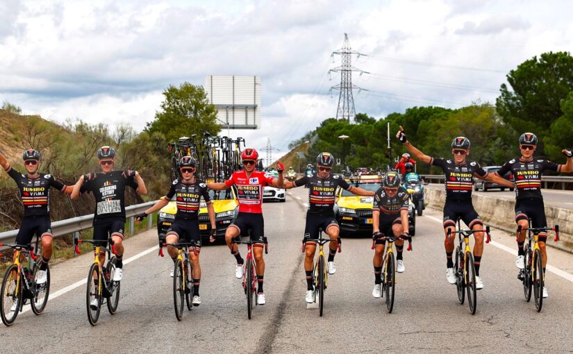 AGU 最先进的 HeiQ Smart Temp 骑行装备助力赞助车队赢得三项环法自行车赛冠军